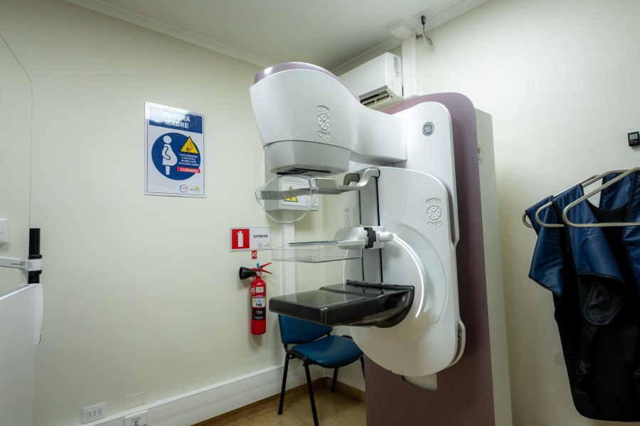 Cesfam Violeta Parra inauguró un nuevo mamógrafo