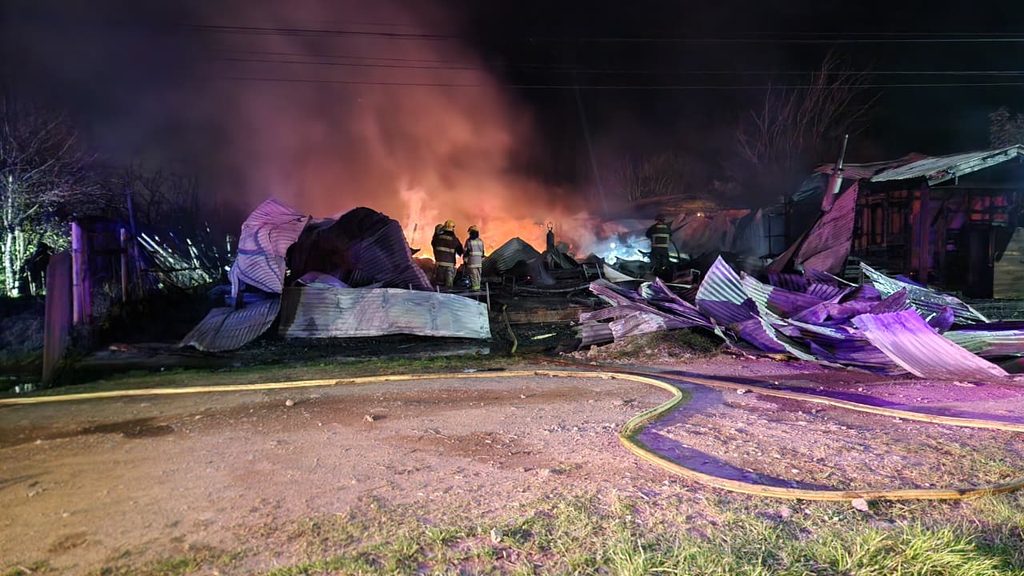 Familiares de víctimas de incendio en hogar de Pitrufquén denuncian…