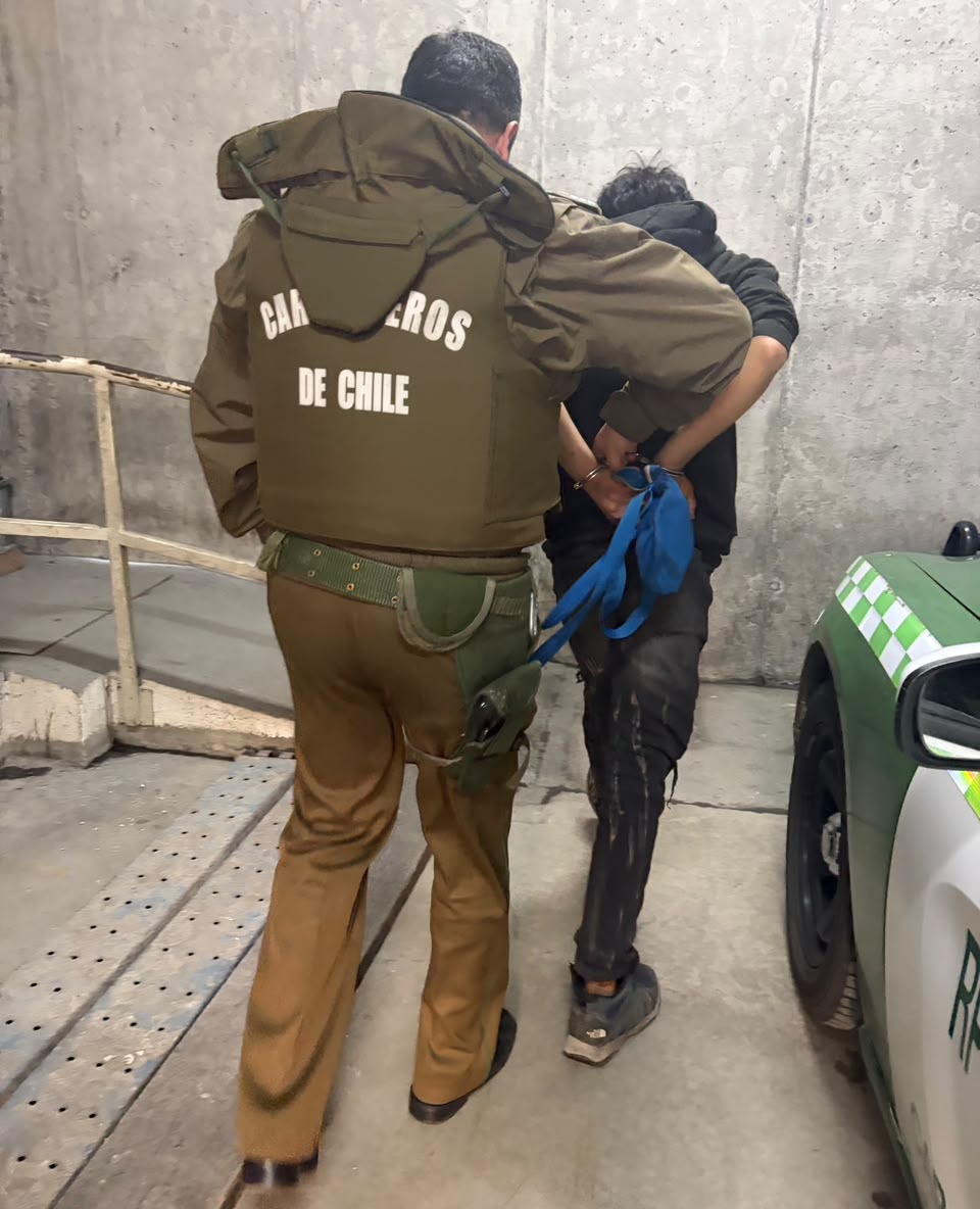 Carabineros detiene a dos sujetos tras recuperar vehículo robado en…