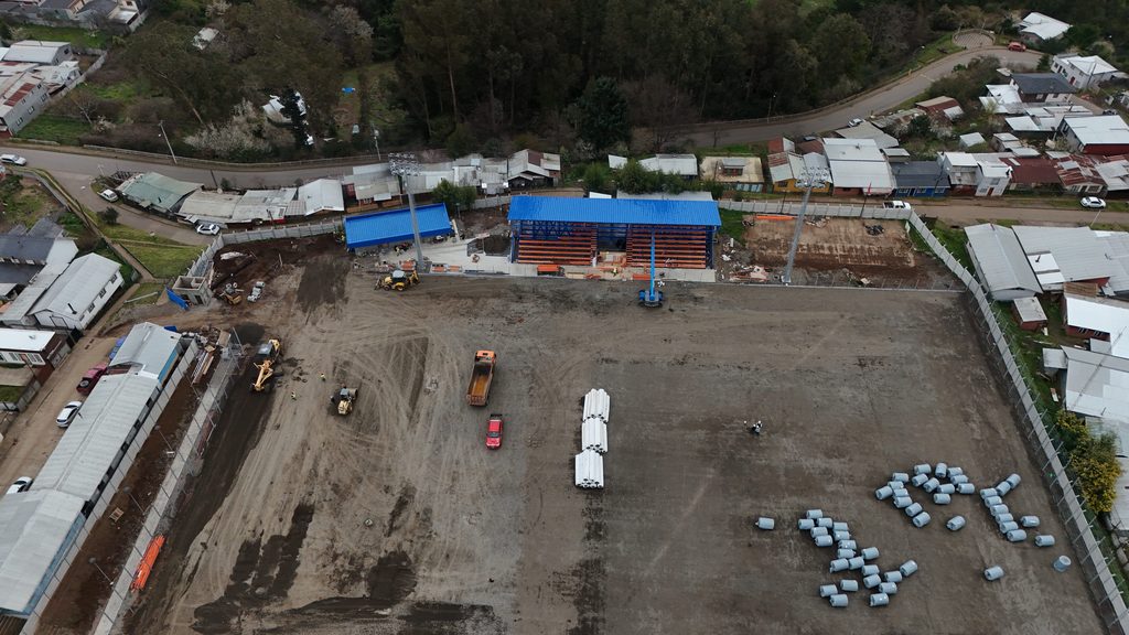 LA REPOSICIÓN DEL ESTADIO DE CARAHUE ALCANZA UN 80% DE AVANCE CON…