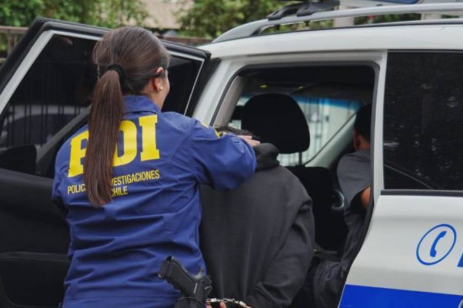 Sorprenden a adolescentes con cannabis en la plaza de armas de Chillán