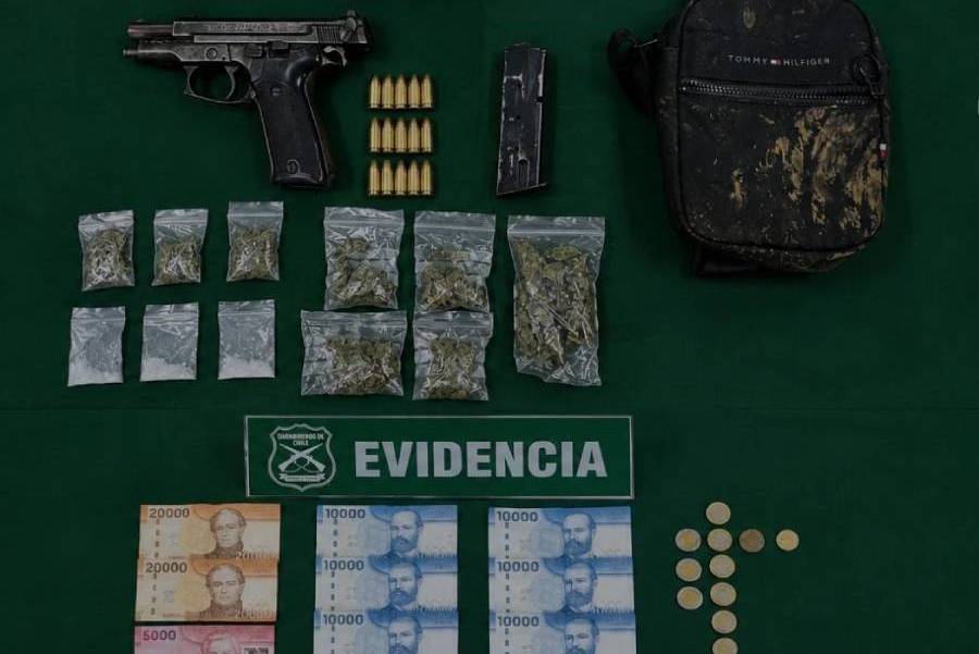 Detienen a mujer por porte ilegal de arma y microtráfico tras…
