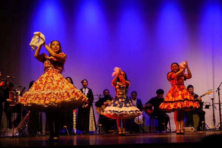 CONJUNTO FOLCLÓRICO DE LA UNIVERSIDAD DE LOS LAGOS PRESENTARÁ LA…