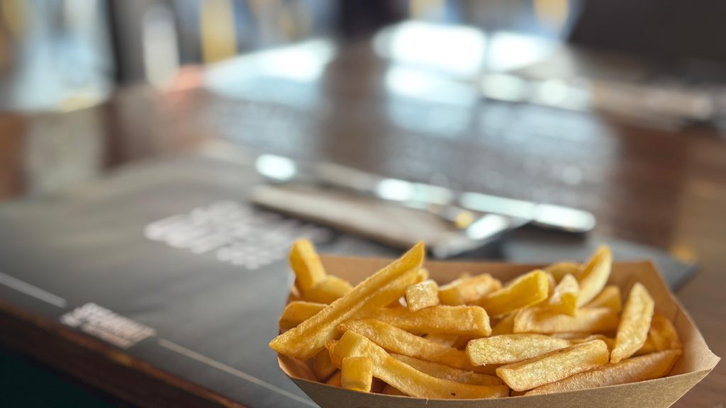 STEAKOUT REGALARÁ 500 PORCIONES DE PAPAS FRITAS EN TEMUCO POR EL DÍA…