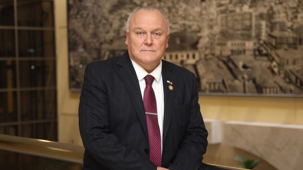 SENADOR BECKER PROPONE AUMENTAR SANCIONES A QUIENES RECURRAN A LA…