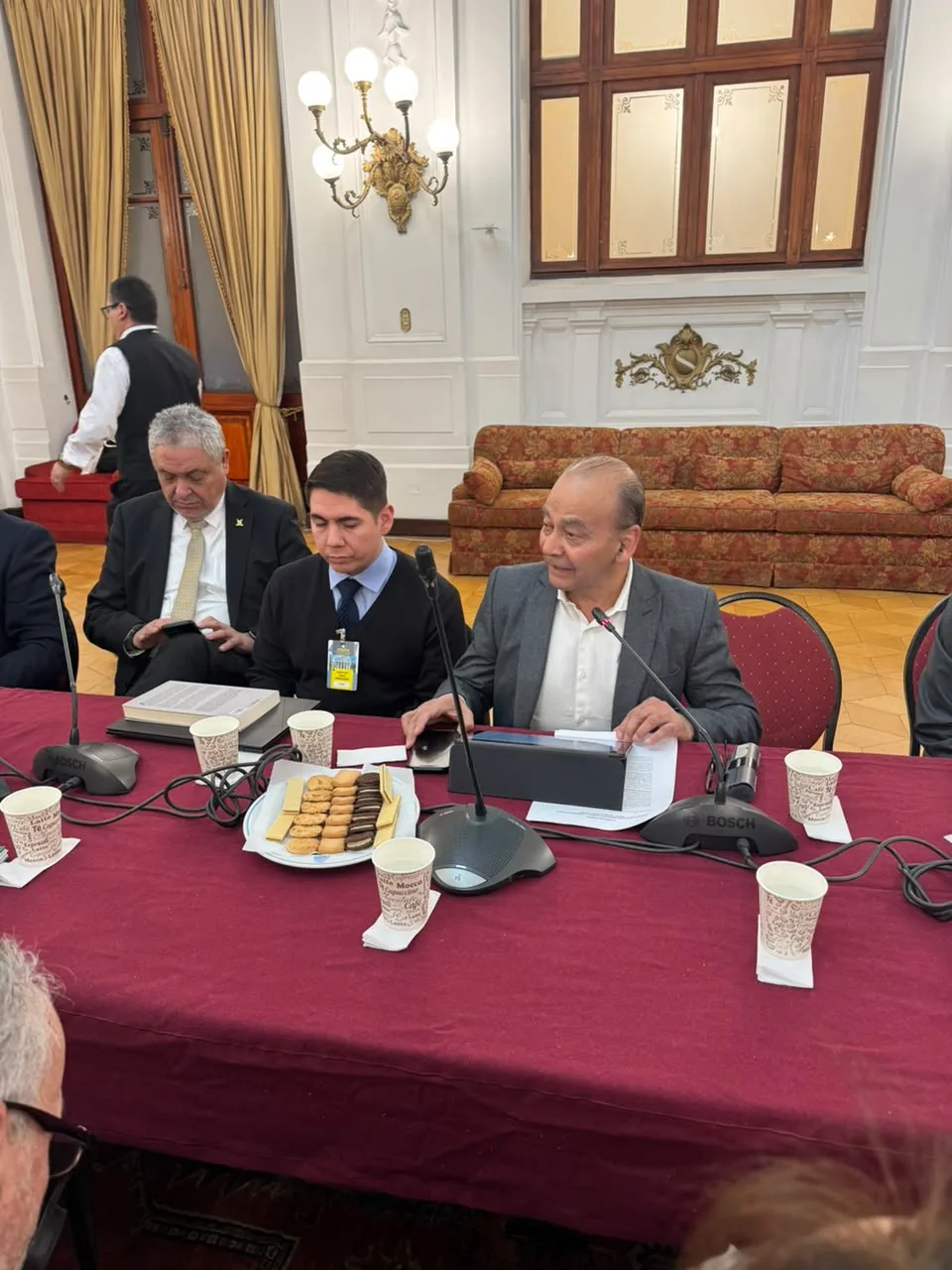 ¿Qué profesionales necesitará Chile? Senador Celis impulsa mesa para…