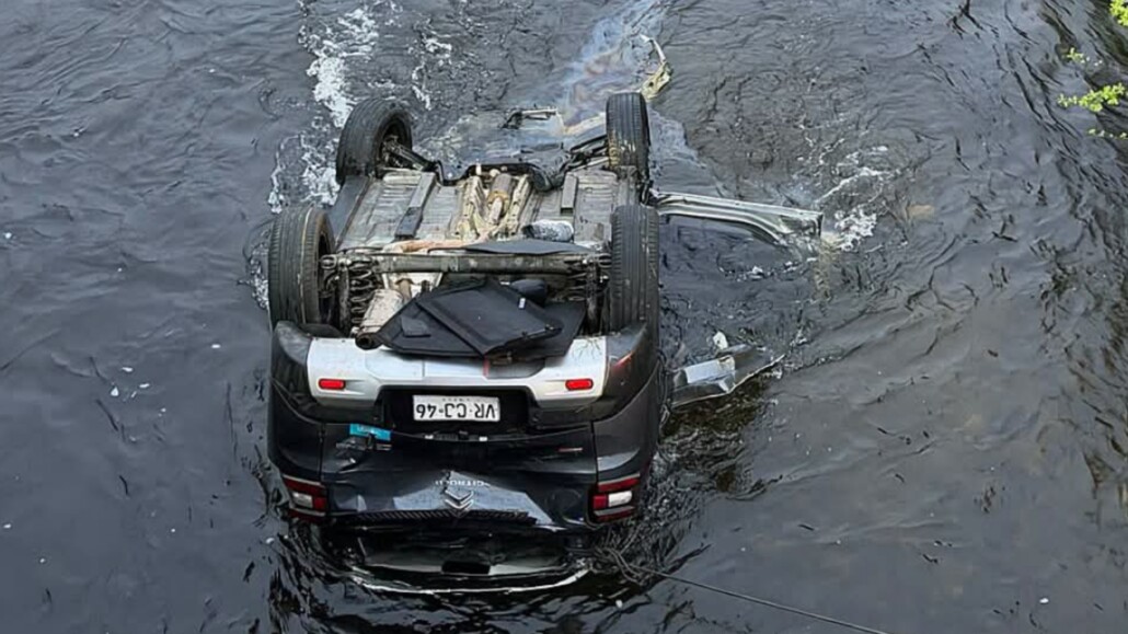 Caída de automóvil a río deja dos muertos y un lesionado en Paillaco