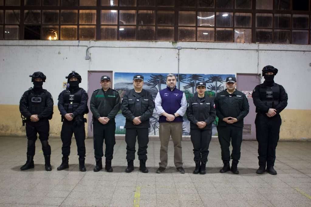 GENDARMERÍA EJECUTA OPERATIVO DE REGISTRO EN EL CDP DE ANGOL PARA…