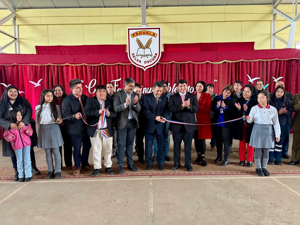ESCUELA SELVA OSCURA INAUGURA MULTICANCHA MEJORADA PARA SU USO…