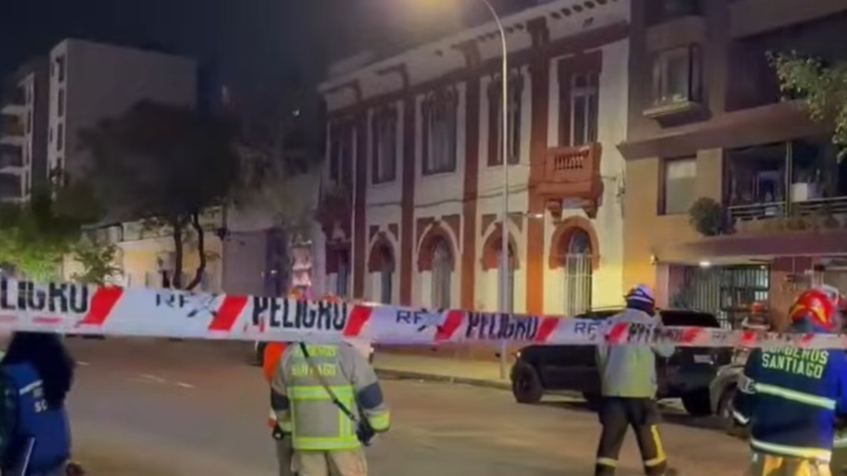 Municipalidad de Santiago evalúa futuro de desplomada casona que…