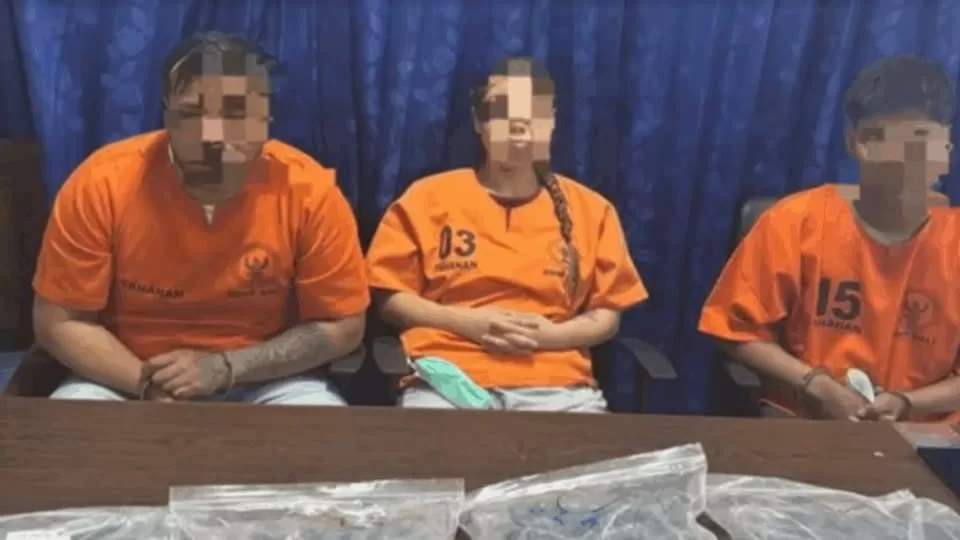 Casi 5 kilos de cocaína: Chilenos fueron detenidos en Indonesia