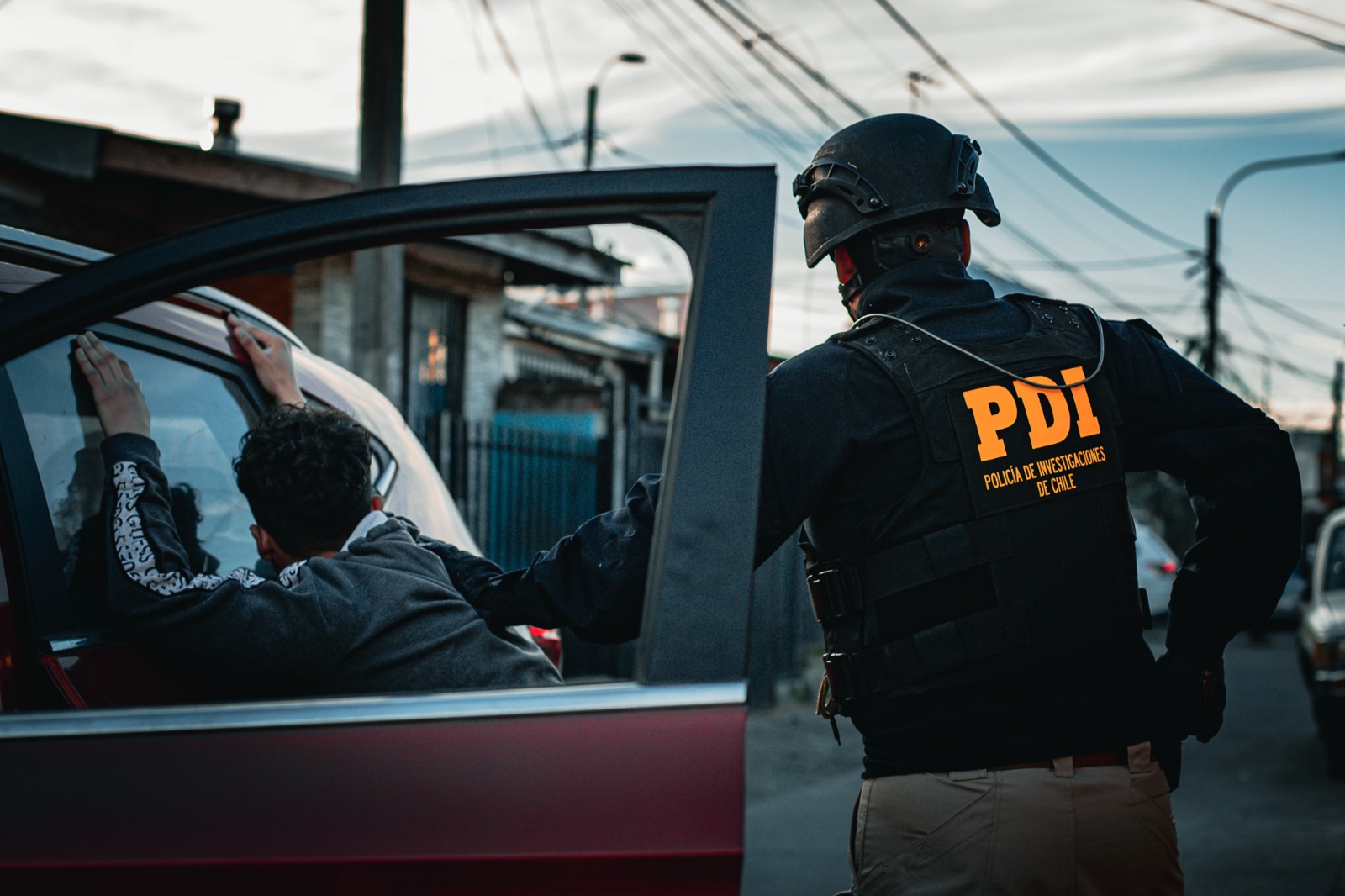 Se escapaban en dos camionetas robadas y..