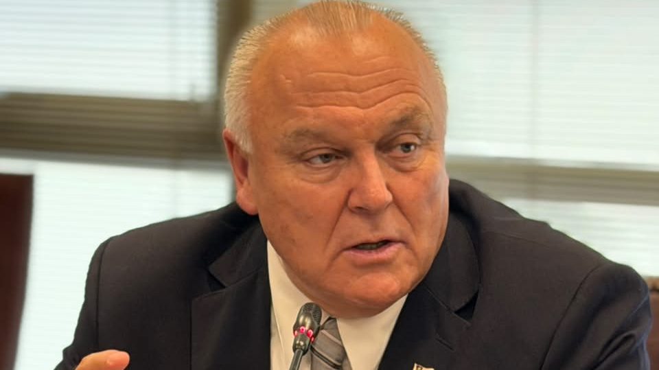 SENADOR BECKER PRESENTA PROYECTO PARA ESTABLECER RESPONSABILIDAD…